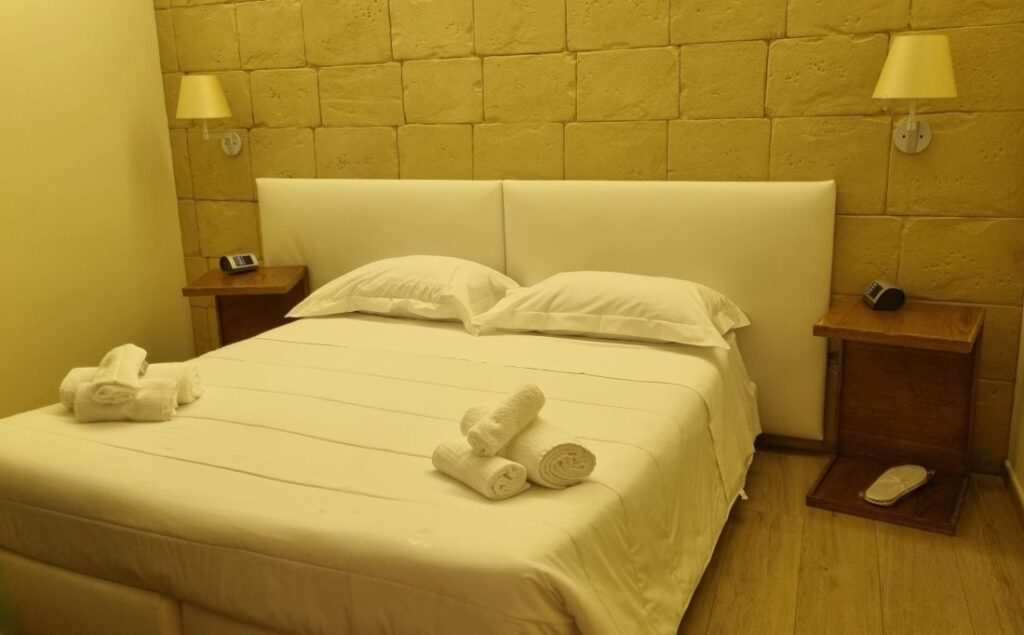 Habitación del hotel Borgo Ospitale en Rotonda durante nuestro viaje a Basilicata