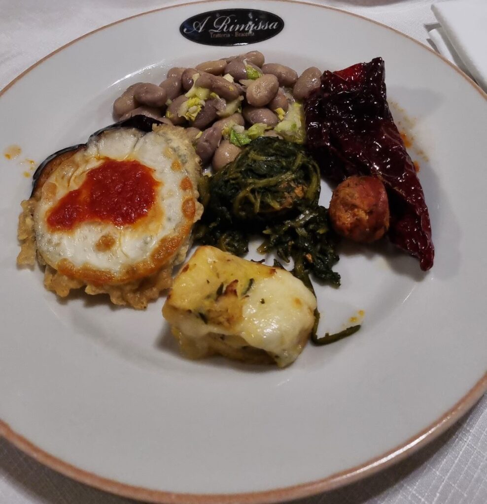 Antipasti tradicionales lucanos en A Rimissa, Basilicata