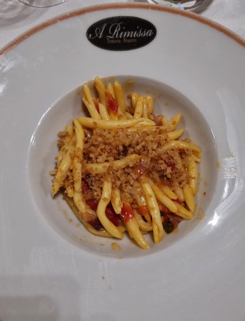 Pasta artesanal lucana con tomate y mollica en A Rimissa, Basilicata
