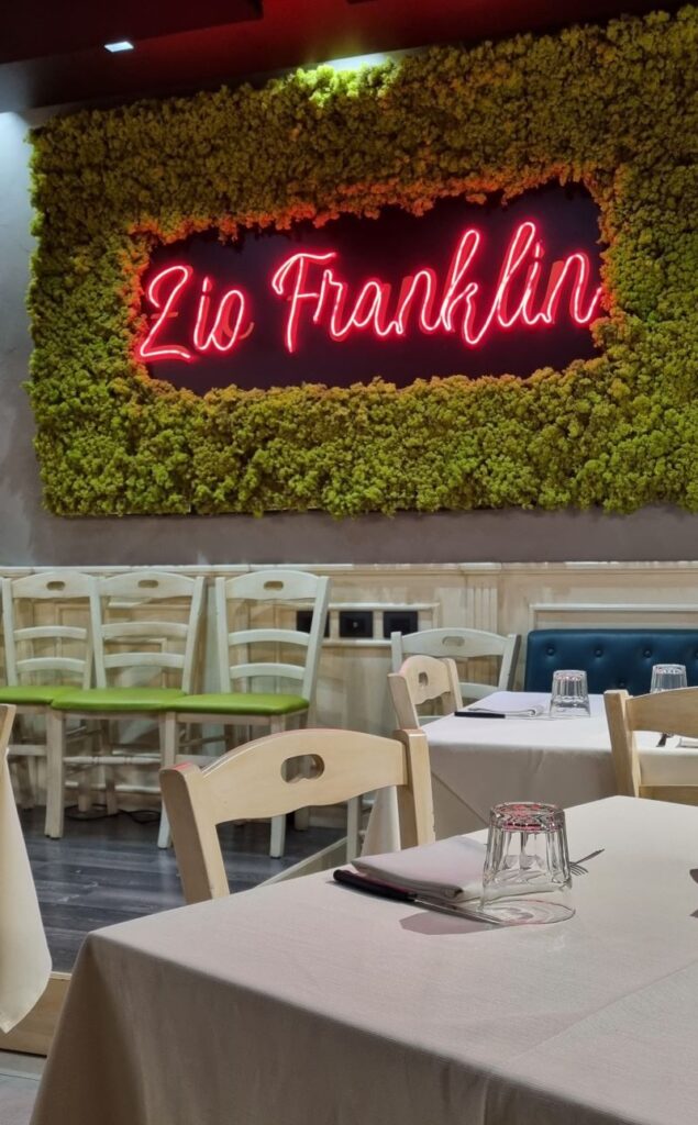 Interior de la pizzería Zio Franklin en Basilicata