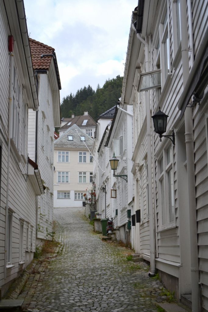 TípicA calle de Knosesmauet Qué ver en Bergen, la joya hanseática