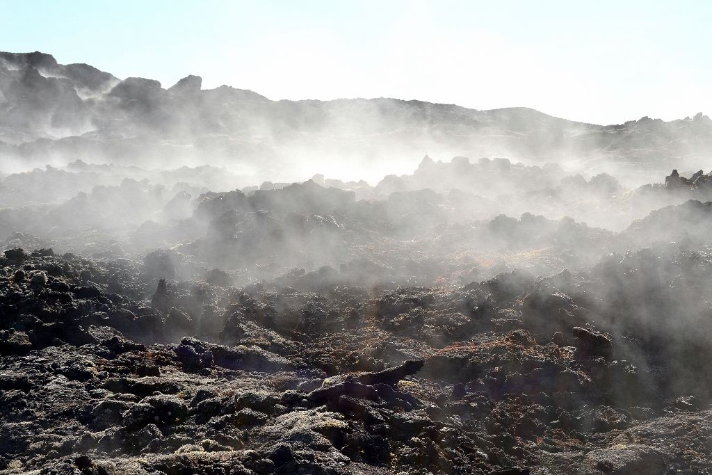 Lava caliente juntoal sendero Islandia (día 6): alrededores del lago Myvatn