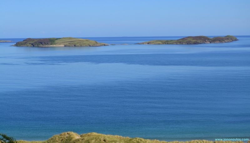 Costa de Coldbackie con las Rabbit Islands al fondo Escocia etapa 7: de Thurso a Ullapool
