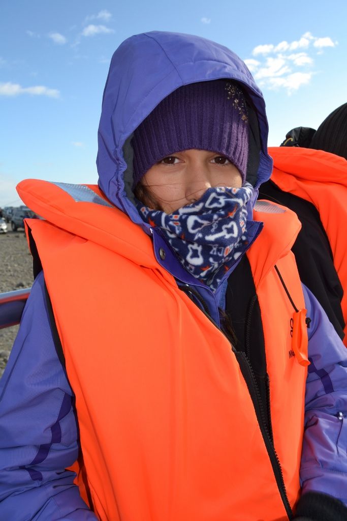 Clàudia durante la excursión al lago Islandia (día 4): los glaciares del sudeste