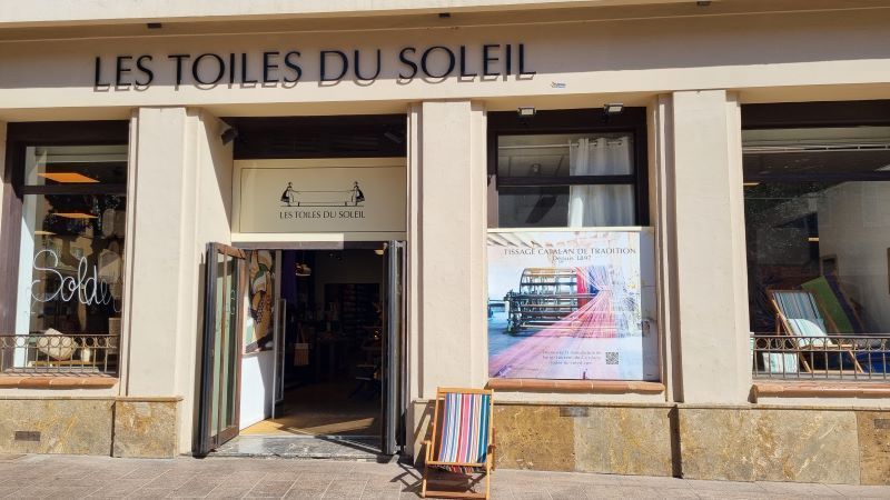 Tienda Les Toiles du Soleil en la Place Gambetta de Perpignan