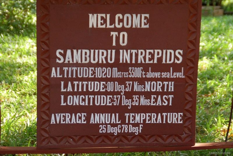 Letrero de bienvenida del hotel Safari en Samburu
