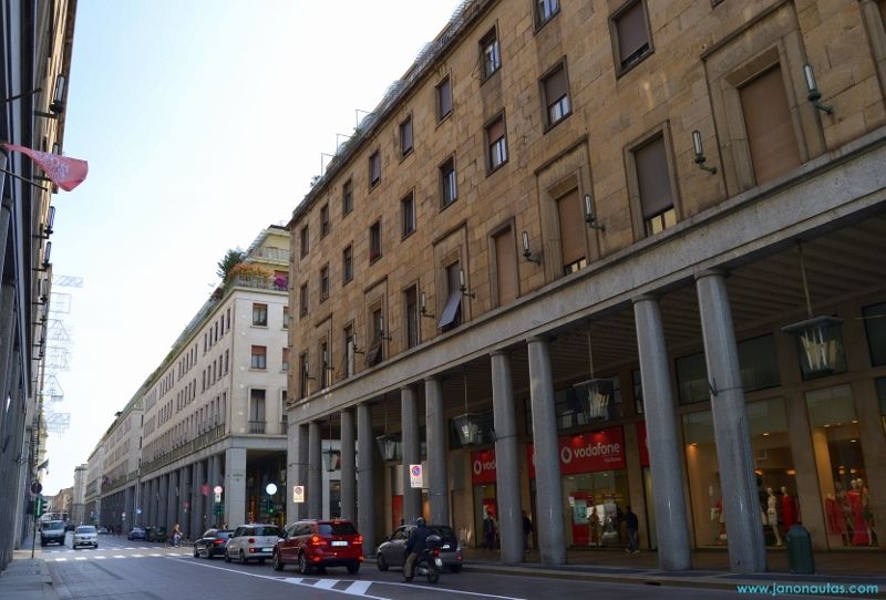 Turín, bajo los soportales de la Via Roma