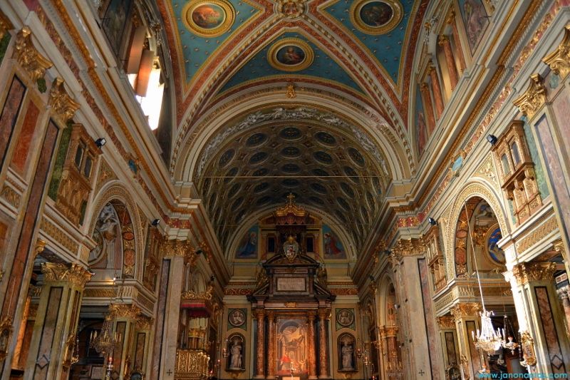 Turín, bajo los soportales de la Via Roma