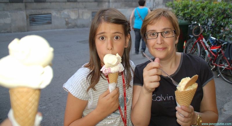 Los Janonautas tomando un gelato Qué ver en Vicenza, la ciudad de Palladio