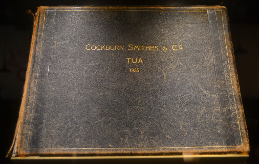 Libro histórico de Cockburn Smithes & Co de 1935 en el museo de las Bodegas Cockburn's de Oporto