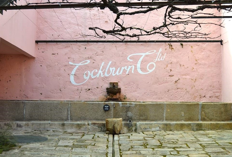 Entrada de las Bodegas Cockburn's en Vila Nova de Gaia, Oporto