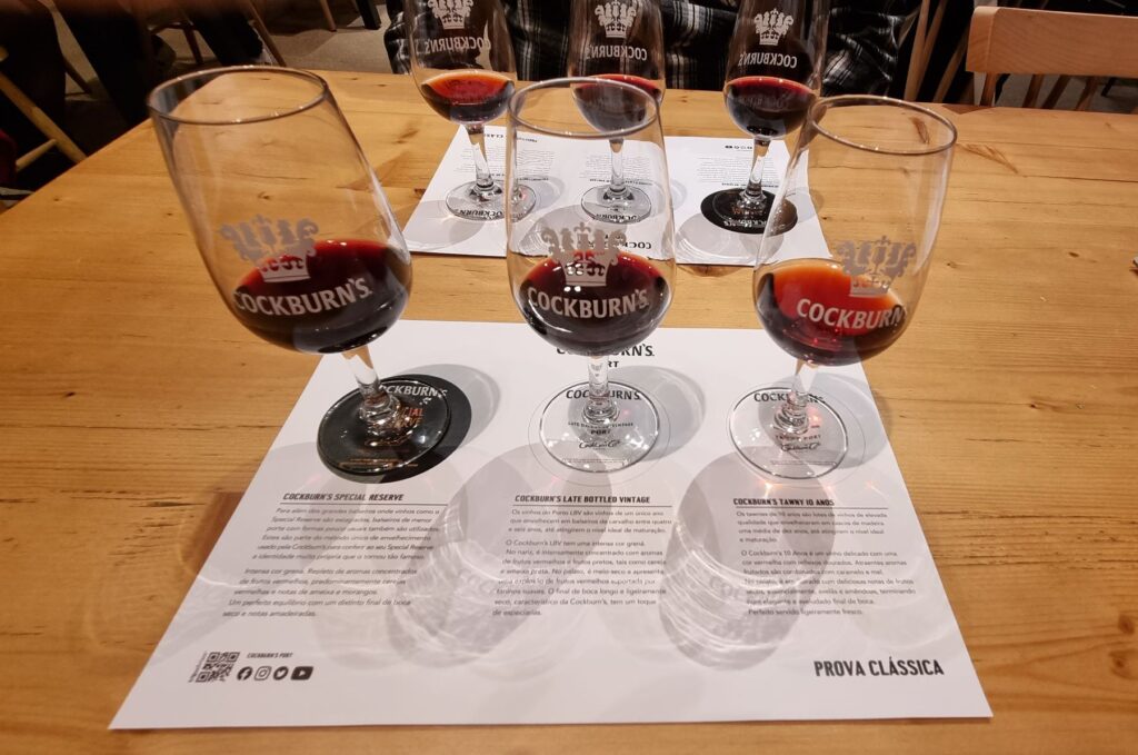 Cata clásica de tres vinos de Cockburn's Port: Special Reserve, Late Bottled Vintage y Tawny 10 años
