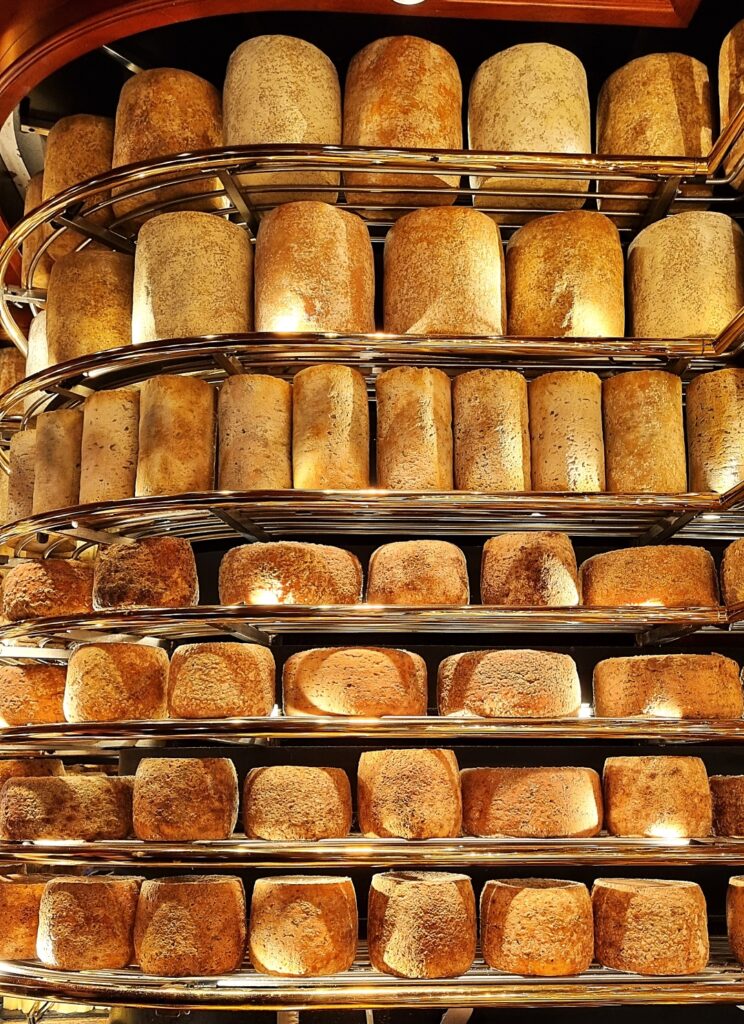Espectacular selección de quesos en Les Grands Buffets de Narbonne